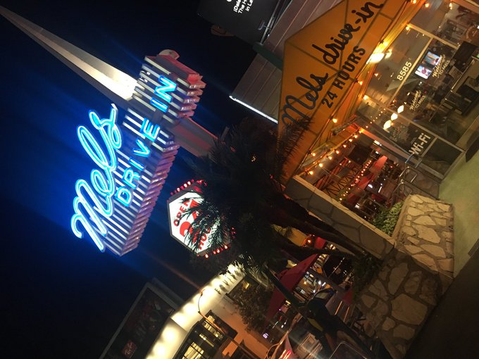 So one last thing I had this amazing sundae at Mel&rsquo;s and now I&rsquo;m like regretting that I didn&rsquo;t have the<a href="/tag/sunset"class="tags"><span>#sunset</span></a>