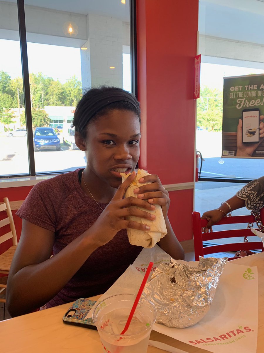 nlhsh4h's tweet photo. HUGE thank you to all of our awesome club members who supported our fundraiser tonight!🌮 Also, thank you @Salsaritas for giving us such an amazing opportunity! https://t.co/40E0N8qjxl