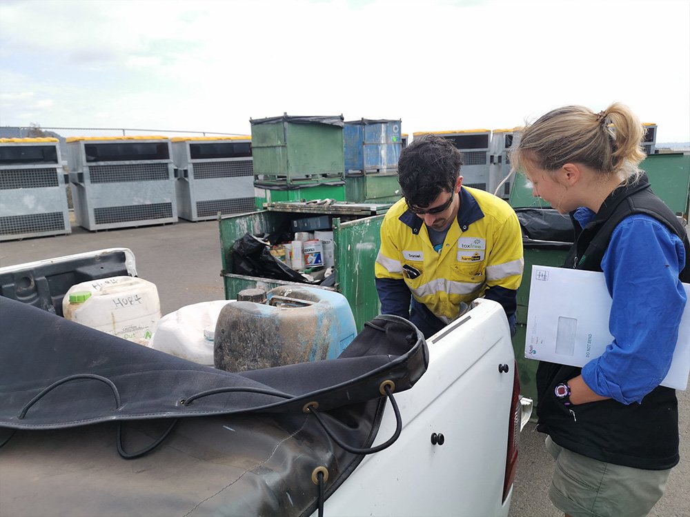 drum_MUSTER's tweet photo. Today the #ChemClear collection visits the @toowoombaregion to help farmers and agvet chemical holders safely dispose of their unwanted or obsolete agvet chemicals. #drummuster #farming #agvet #agchem #sustainable #ruralqld #Queenslander @CleanawayAU https://t.co/JKUpUnI1rQ