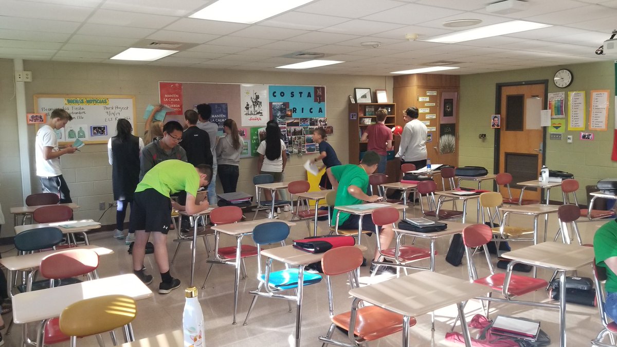 srataylor1's tweet photo. Spanish 1 Ss writing sentences about famous people using adjectives! #usinglanguage #SpanishVocab #spanish1 @SDMAOnline #learningspanish https://t.co/RXOFpivP96