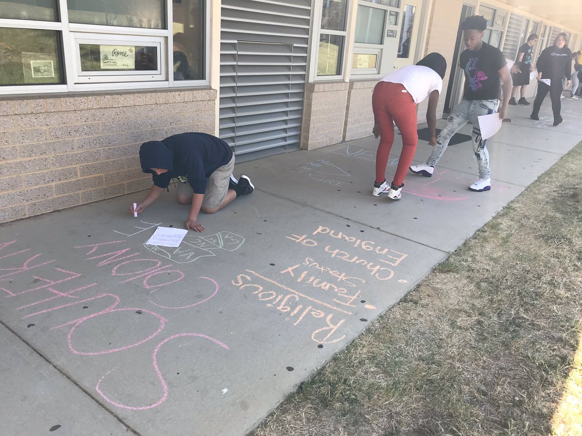 AJohnson_VHS's tweet photo. VAUS History Ss chalking the walk in the name of history!
What do you “C”?
I see Ss using critical thinking skills to communicate what to put in their square, while collaborating to create an informative sidewalk! #THISisVarina #CrossingtheLineofAverage #VarinaSocialStudies https://t.co/9vIRBDMdYT