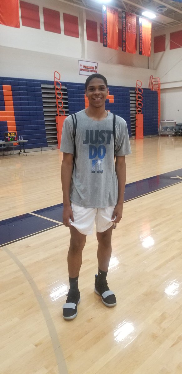 6'3 2020 wing <a href="/almigh_mane/">Malik</a> had NUMEROUS highlights tonight but he shut the gym down with a MAJOR dunk over 6'5 245 lb. Angelo Santiago.😳😳😳#CentralPaBball