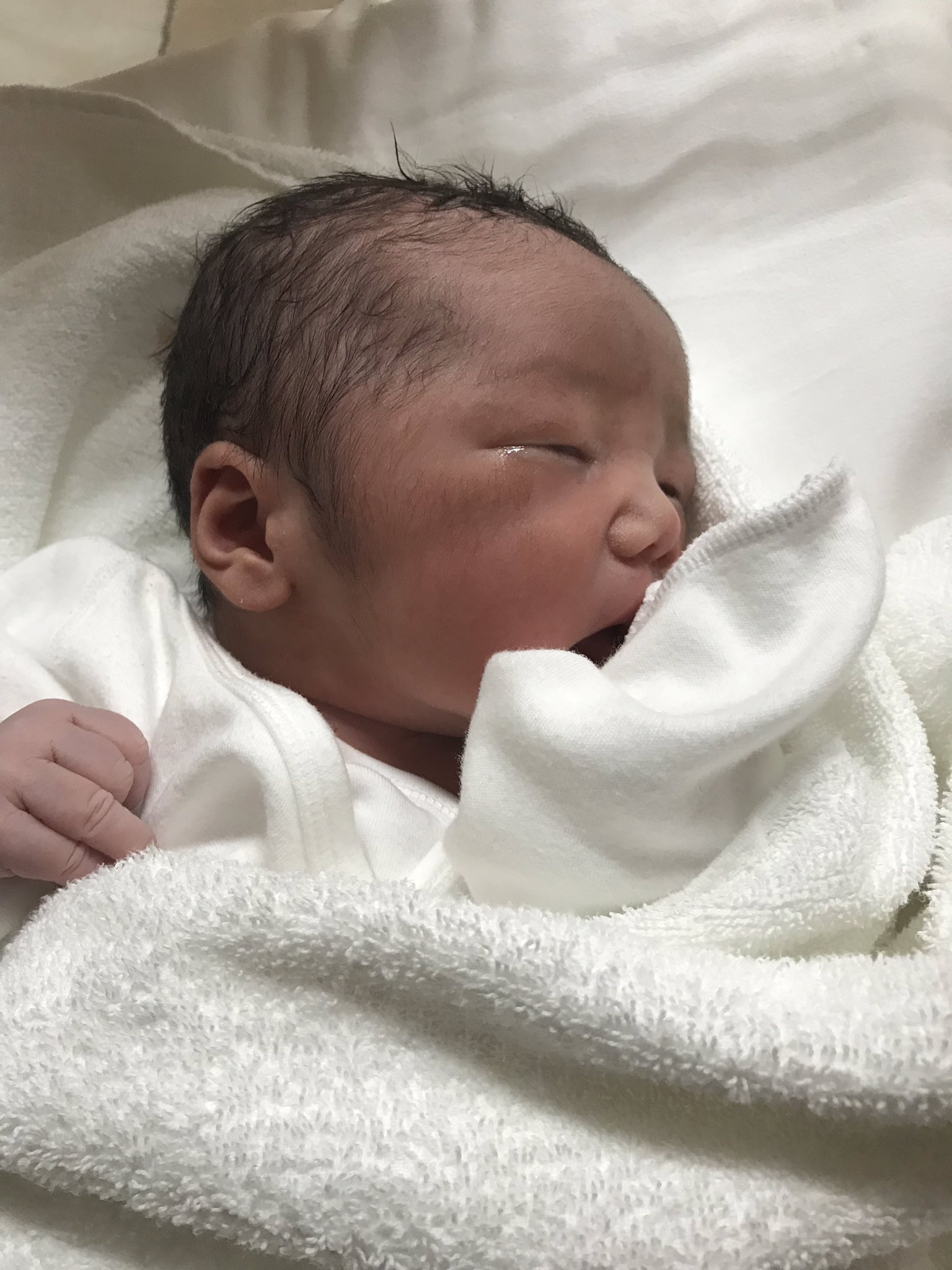 Rekka 息子2歳 昨日無事に赤ちゃん産まれました 産まれた瞬間元気に泣いた男の子です W ちなみに昨日は旦那の誕生日でもありました T Co Smh6mz3sgd Twitter