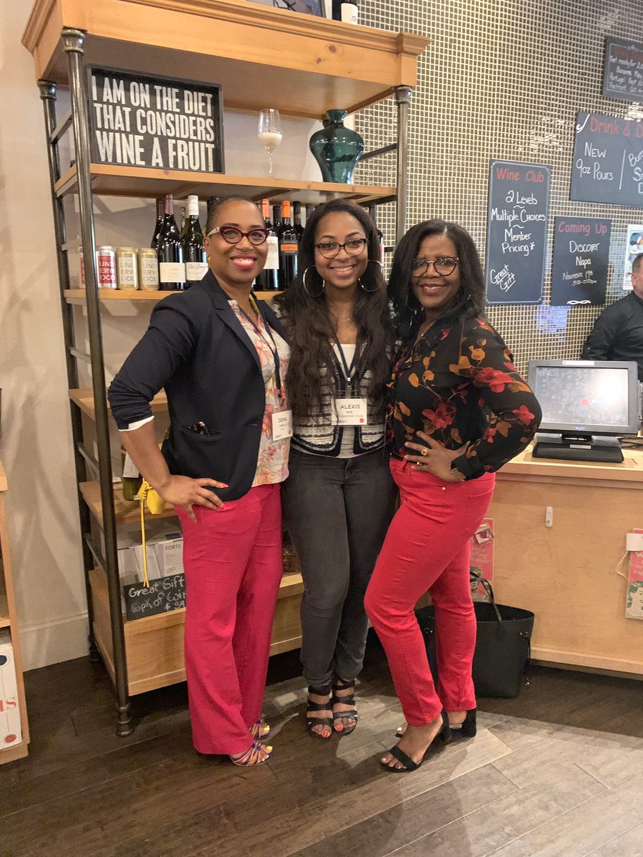denatowells's tweet photo. Today was good day😊 Thanks to #Slack for lunch at the @GeorgiaAquarium and #WITAtl for the networking happy hour @VinoVenueAtl https://t.co/vWpoaKh0fW