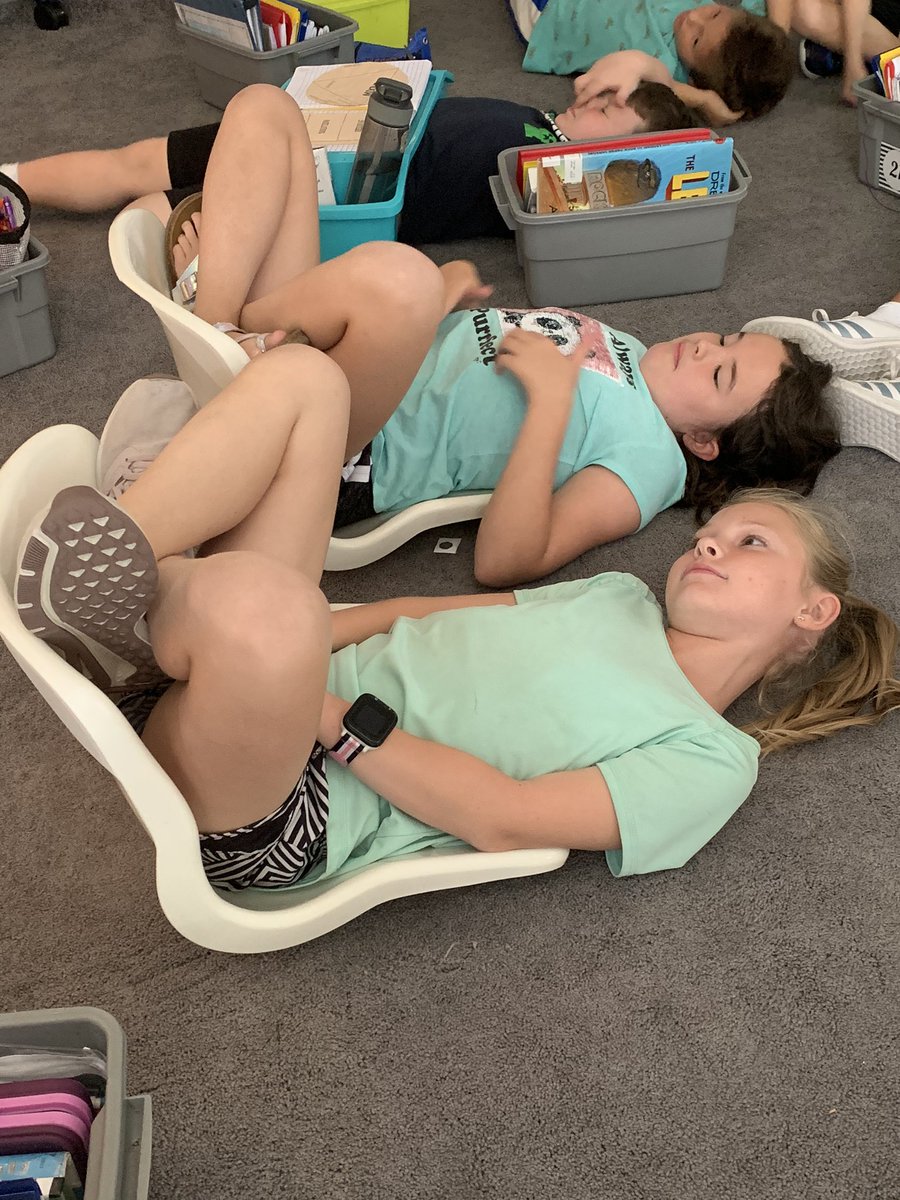 mrsmillerDES's tweet photo. We are all about learning from where you feel best! We love #flexibleseating in 4th grade @FairOaksRanchES! #flexibleseatingclass #smartspots https://t.co/E8cmdZzSXS