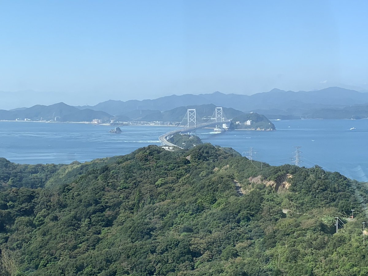 omjin3's tweet photo. 絶景レストラン うずの丘

♯おっ玉葱と鳴門海峡大橋
四国はすぐそこ。 https://t.co/Qllry86Suw