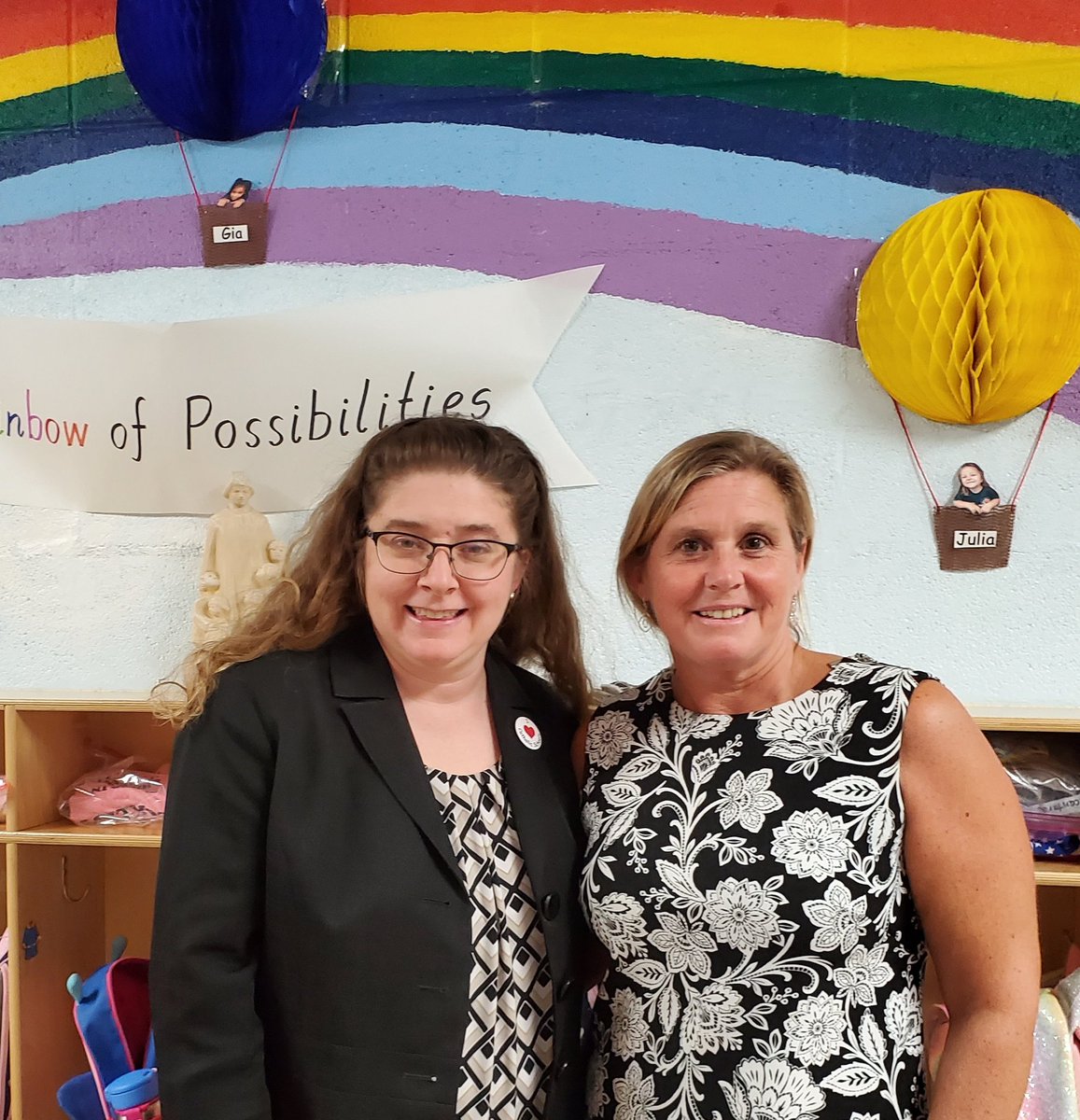 DrNoelleBeale's tweet photo. Thanks for a wonderful visit today. I couldn't agree more - great things are happening at Sacred Heart Grade School.
#AdventuresInLeadership
#CWLeadershipJourney
#LeadershipOnTheRoad https://t.co/8UvwjVheOg