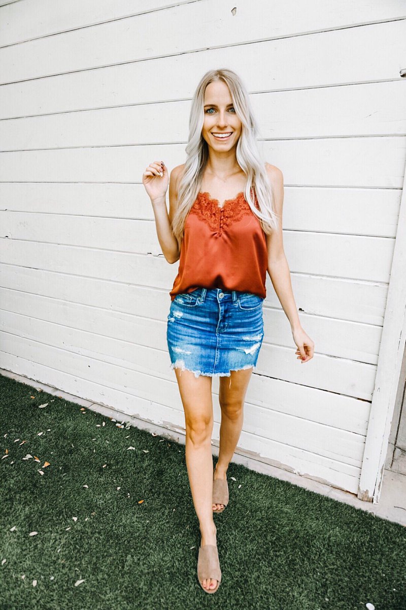 Haley_Galler's tweet photo. Wearing one of my favorite fall colors 🍁🥰 What are your favorite colors to wear this time of year?! ⠀⠀⠀⠀⠀⠀⠀⠀⠀
🛍Shop this look on the @liketoknowit app (@haleygaller) #fallfashion #LTKfall https://t.co/zRyI9E9jOj