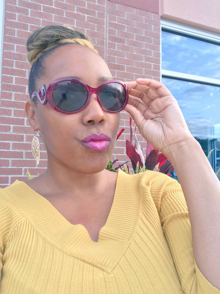 KimTheProfessor's tweet photo. Flossing in my #UptownGirl lipstick from the #PBHcollection by my girl @PorshaPBH. Go follow her and then head to https://t.co/zt6h0CfDW6 to purchase some lipstick AND lip gloss! Smooches 💋💄 💋💄 https://t.co/FL2C1bYumc