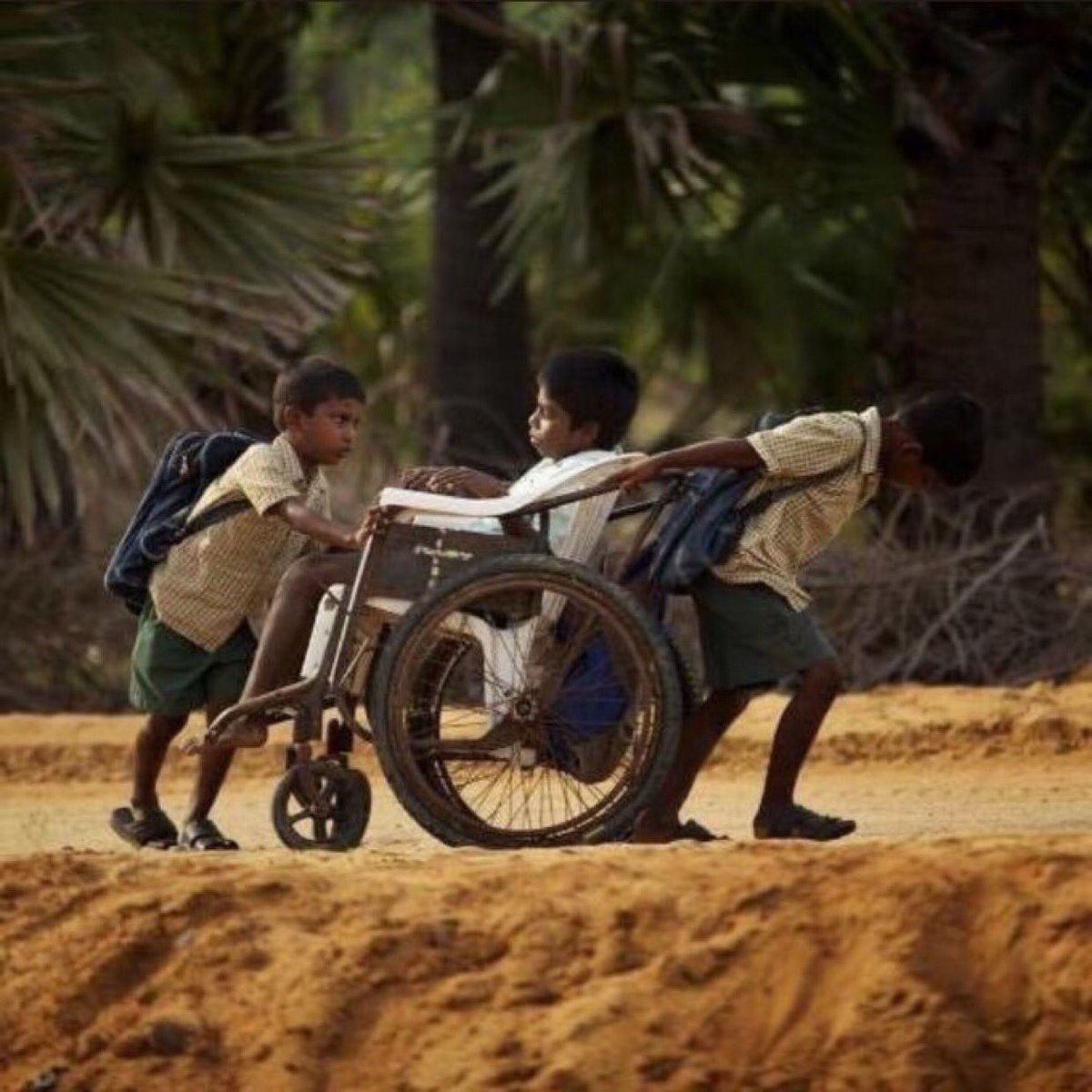 حين تأتي الشّدائد ستعلمُ من يُحبك ..!