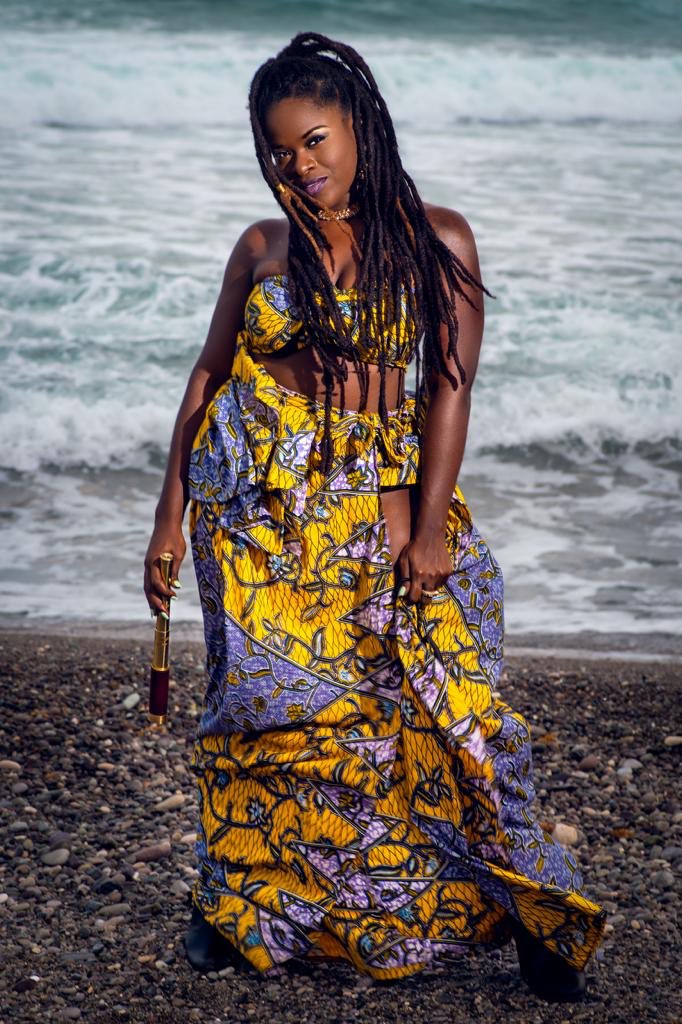 KittanaSmith's tweet photo. β’ I S Nβ T β’ S H E β’ L O V E L Y ? β’
#wcw #vanessabongo #in #kittanasmith #yellow #africanprint #twopiece #maxiskirt #set #bandutop #dreadlocks #queen #african #princess #stevenroper #photography https://t.co/WWcnR2XnKF