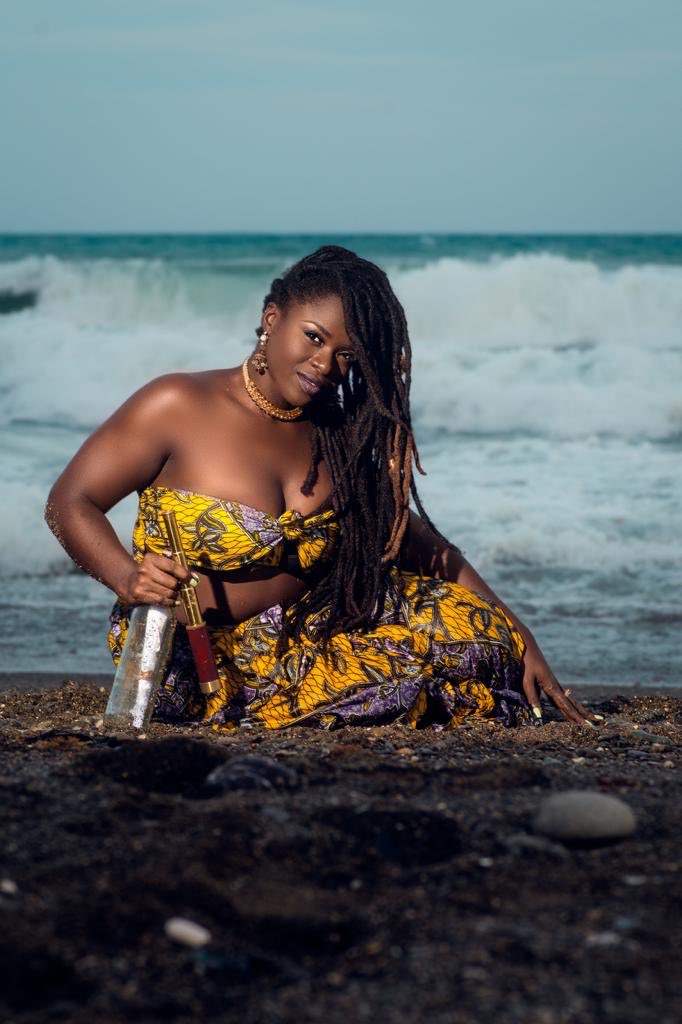 KittanaSmith's tweet photo. β’ I S Nβ T β’ S H E β’ L O V E L Y ? β’
#wcw #vanessabongo #in #kittanasmith #yellow #africanprint #twopiece #maxiskirt #set #bandutop #dreadlocks #queen #african #princess #stevenroper #photography https://t.co/WWcnR2XnKF