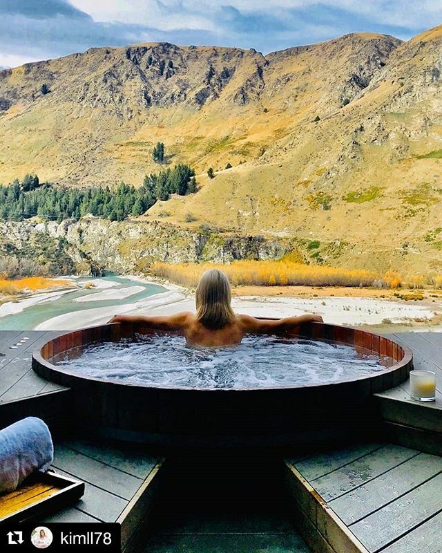 SallyMatterson's tweet image. Look at my sister! 💪 @kimll78 😍 killing it travelling in Queenstown #travelgoals #backgoals 
Love this photo 💕

#Repost @kimll78 ・・・
Oh take me back to last Wednesday! I’m going to miss this place! #newzealand#travelgoals#homeexchange#lifecoach#l… ift.tt/2lQnexo