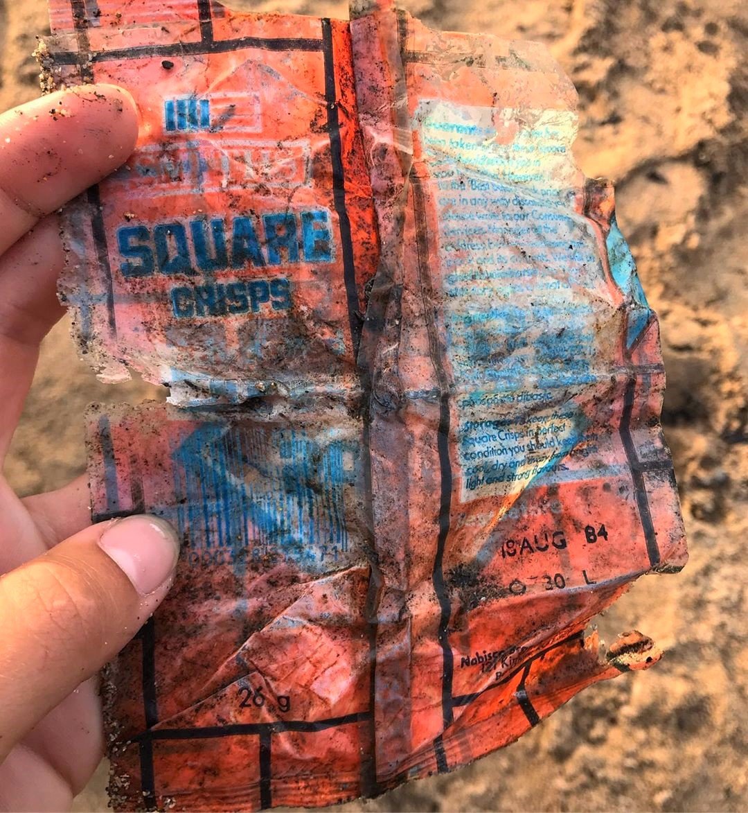 PlasticWaive's tweet image. This packet of SQUARE CRISPS use-by date is #1984

Feeling grateful for the @walkers_crisps @TerraCycle  recycling scheme that we now have in place. Hopefully we won’t be finding the litter dropped today in another 35 years time!

#IAmABeachGuardian
#RecycleWeek2019 
#RecycleWeek