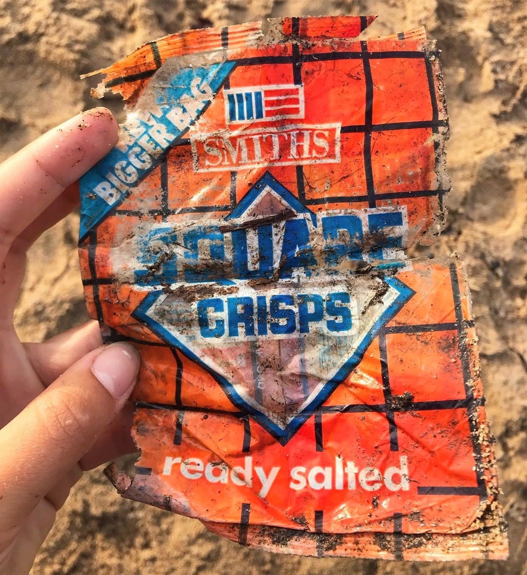 PlasticWaive's tweet image. This packet of SQUARE CRISPS use-by date is #1984

Feeling grateful for the @walkers_crisps @TerraCycle  recycling scheme that we now have in place. Hopefully we won’t be finding the litter dropped today in another 35 years time!

#IAmABeachGuardian
#RecycleWeek2019 
#RecycleWeek