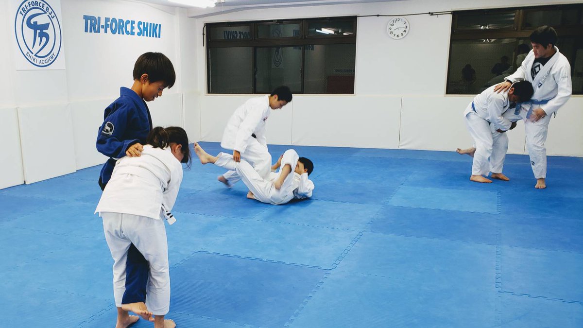 tfshiki's tweet photo. キッズもシングルレッグテイクダウン! #SingleLegTakedown by kids!
https://t.co/uZ8RSaMFdS
トライフォース志木は秋の入会キャンペーン中!
https://t.co/5tj6wZA1cX
無料体験レッスンの申し込みはこちらから!
https://t.co/GtpdTjJntD
#jiujitsu #jiujitsulife #jiujitsukids #bjjkids https://t.co/umX1rS8cdi
