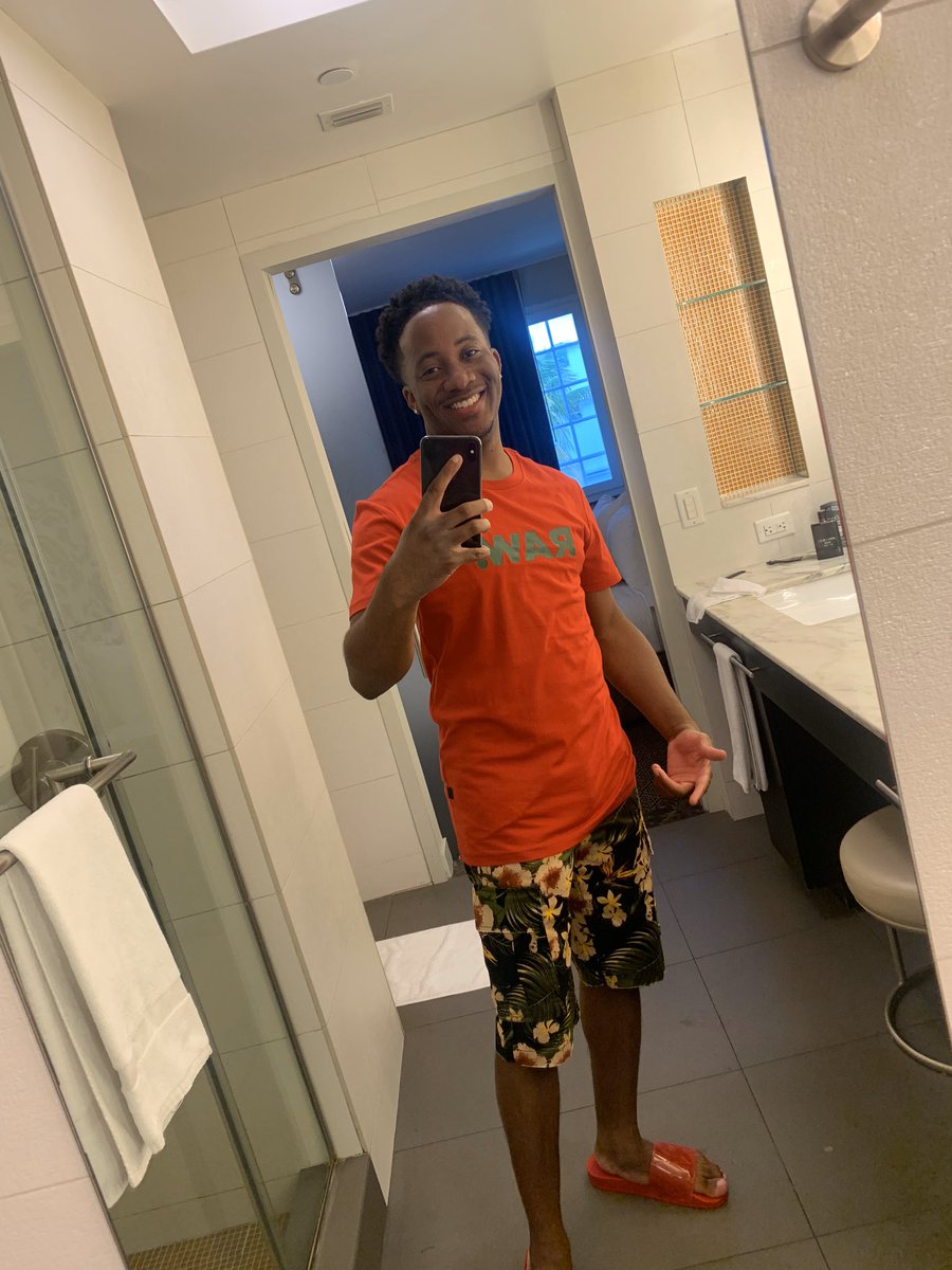 CALL THE POLICE! tweet media