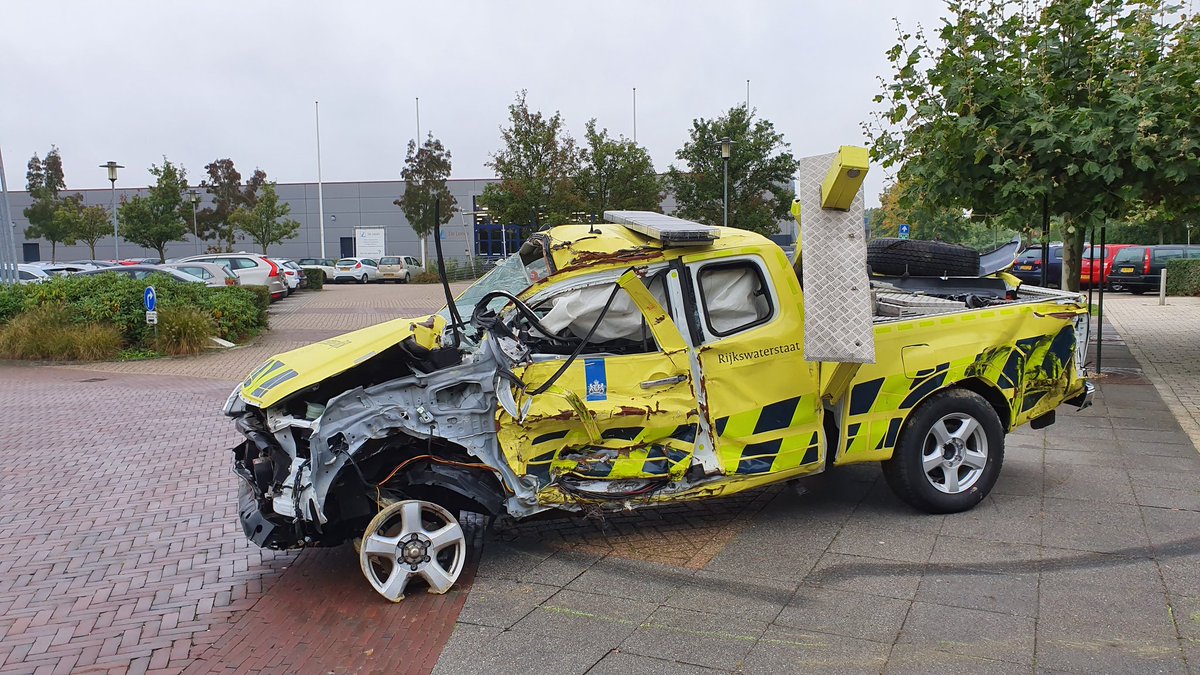 RKleineDeters's tweet photo. Vandaag niet in de Haarlemmermeer aanwezig maar in Nijkerk.
Vandaag staat de dag in het teken van IM #imevent2019 weer even de nieuwtjes meekrijgen. Hier aanwezig met alle hulpdiensten die je ook op de wegen vind. #leerzaam #samensterkvoordeveiligheidopdewegen #heberweerzinin https://t.co/YGsjpuBGPA