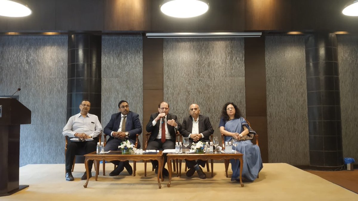 CAclubindia's tweet image. Snapshot from addressing of the media by ICAI President 

#icaipresidentmissing 
#icaiprotest