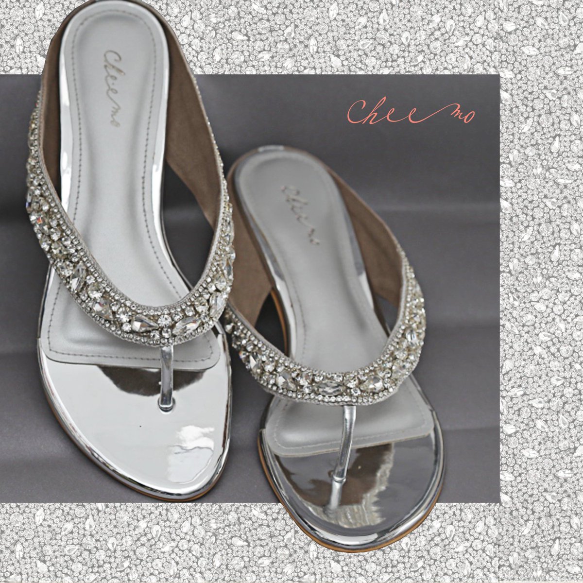 CheemoA's tweet photo. Shine on with dazzling accessories by @CheemoA
Available at a @metroshoes or @MochiShoesIN outlet near you.
.
.
.
.
#Cheemo #Accessories #Redcarpetcollection #Style #Luxurybags #Indowestern #Ethnicwear #Handcrafted #Fashioninspiration #Luxuryshoes #Indianfashion https://t.co/ltpL76W6ub