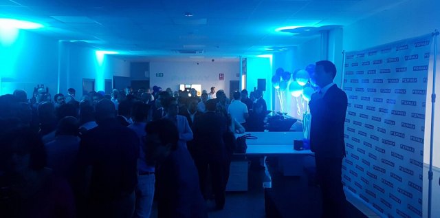 instaladores20's tweet photo. Los instaladores gallegos reclaman información sobre reciclaje #Asinec #Instalectro #Instalectra #apiel @recyclia / Desde hoy disponibles las ayudas para el Segundo Dividendo Digital @fenieinstalad / @fermax_spain inaugura su nueva sede en Madrid - https://t.co/wfMG9v0Nsh https://t.co/BSohh9rgwY