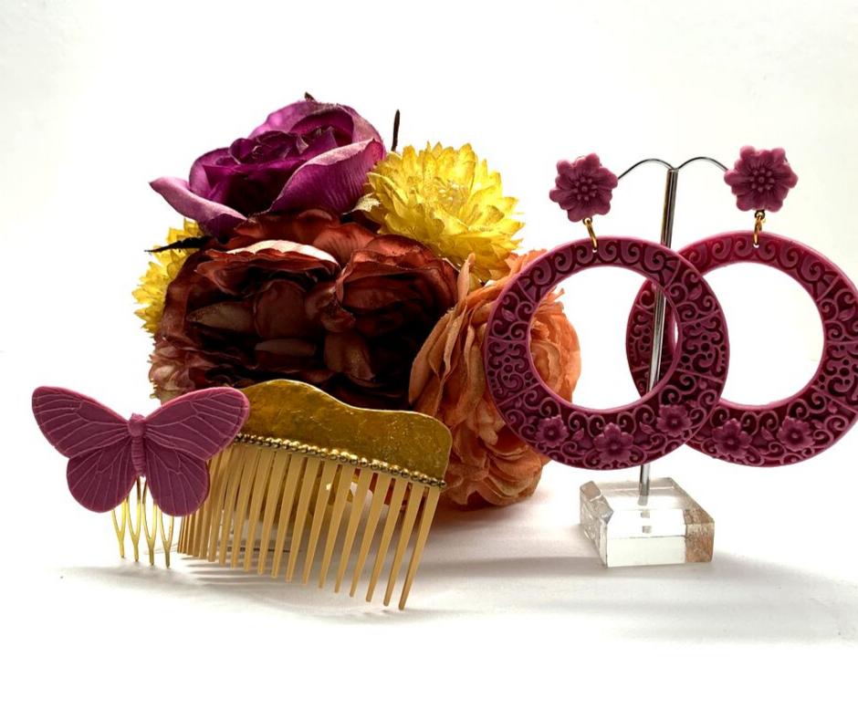 Florsali's tweet photo. 💜¡OS AVISAMOS! Los tonos malvas van a causar sensación en las próximas ferias 💜

🌟 Nosotros lo hemos combinado con el mostaza y tonos tierra. ¡¿Qué os parece?!

👉 https://t.co/Onn1Zlnz0r

#florsali #complementosflamenca #modaflamenca #mayorista #artesano #complementos #flores https://t.co/fmiOfY0wRZ