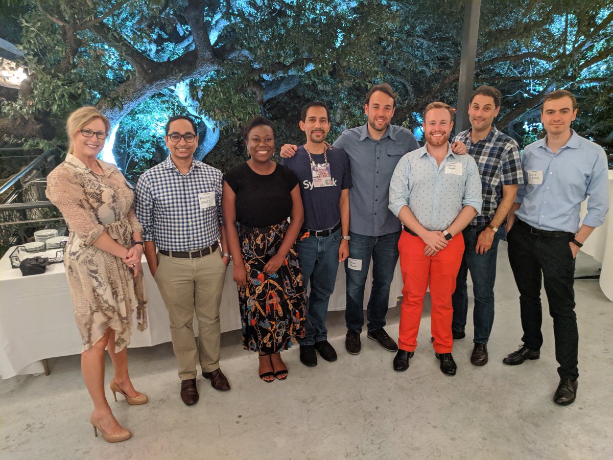 _PankajBhatt's tweet photo. Always fun to meet the #chicagobooth alumni and current students
#Austin kicks-off the #BoothNight of 2019
#boothworldwidenight #MBA https://t.co/lB3tuTgs6Z
