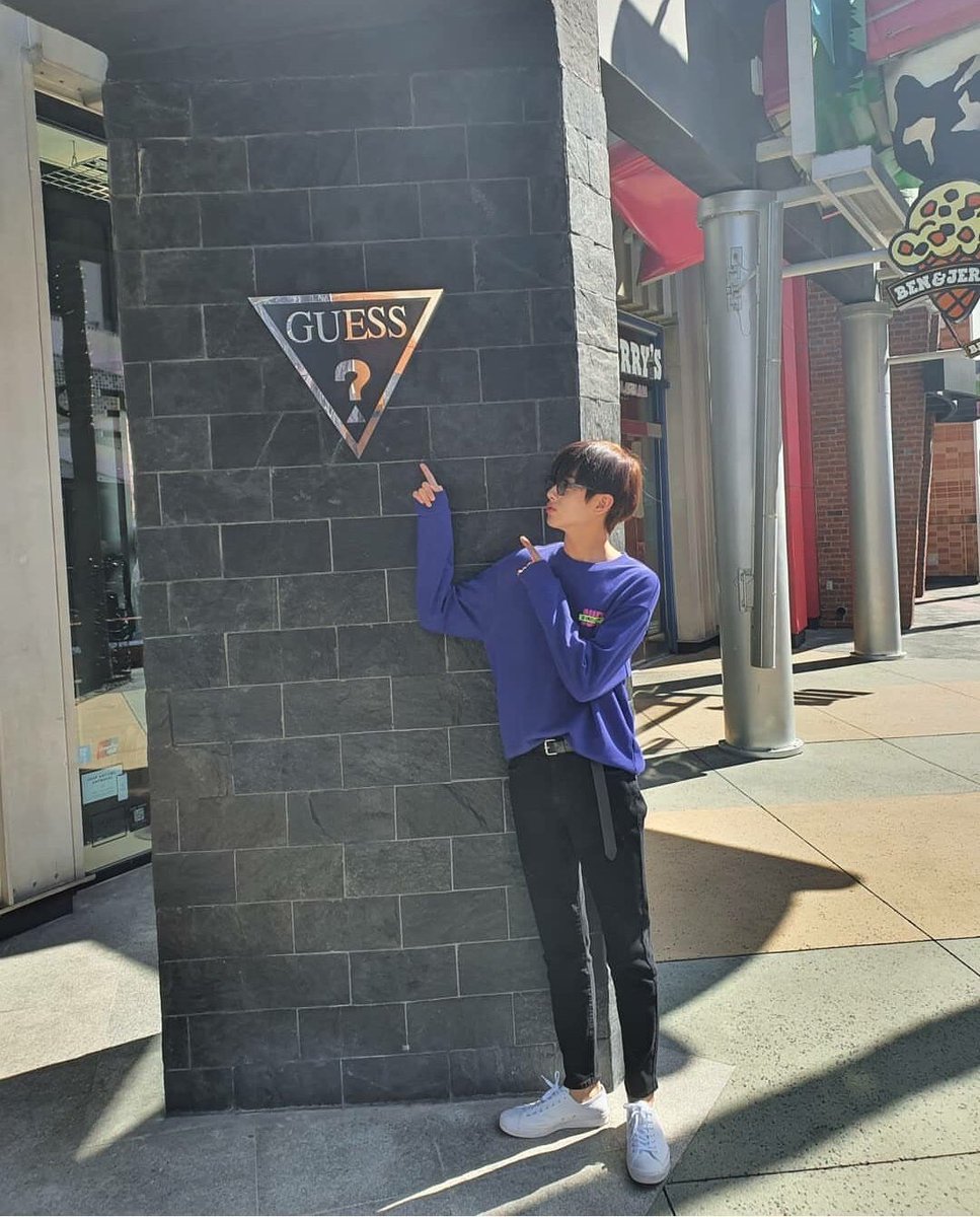 banner_pm's tweet photo. 게스 로고랑 짱 잘어울림 진짜 최고의 모델 https://t.co/LMkF6gH6So