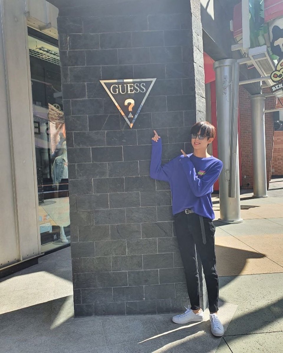 banner_pm's tweet photo. 게스 로고랑 짱 잘어울림 진짜 최고의 모델 https://t.co/LMkF6gH6So