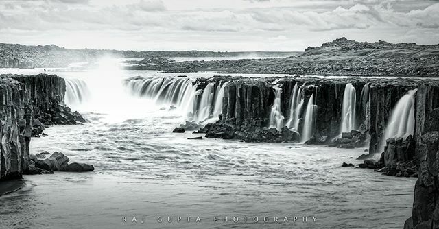 dr_rajgupta's tweet photo. It’s so easy to feel #small in #iceland!
#selfoss #selfosswaterfall #dettifoss #travel #travelphotography #landscape #monochrome #monochromatic #waterfall #feelingsmall https://t.co/dBaDPBp1QN