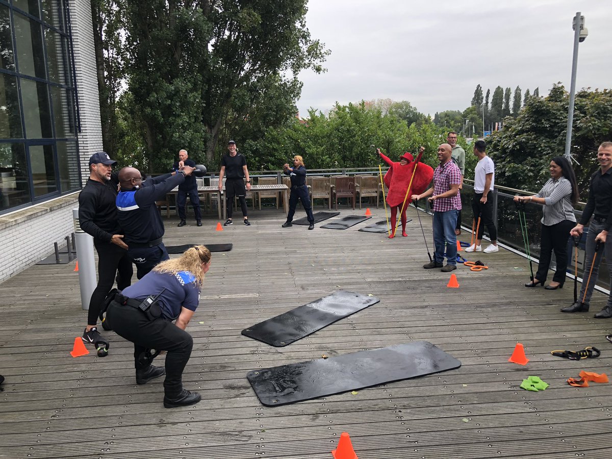 DrSunshineNL's tweet photo. Vandaag nog twee #fitfestivals in #Rotterdam! Afgelopen dinsdag feest met @JdWolf_Official op het #Kleinpolderplein! Alle ambtenaren fit en vitaal! #vitaal010 https://t.co/3cJU7gasfW