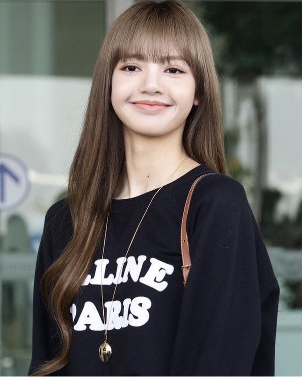 Mamemonn Auf Twitter リサ エク付けてるー ロングヘアのリサ可愛い Blackpink リサ Lisa Lalisa Lalisamanoban Blink