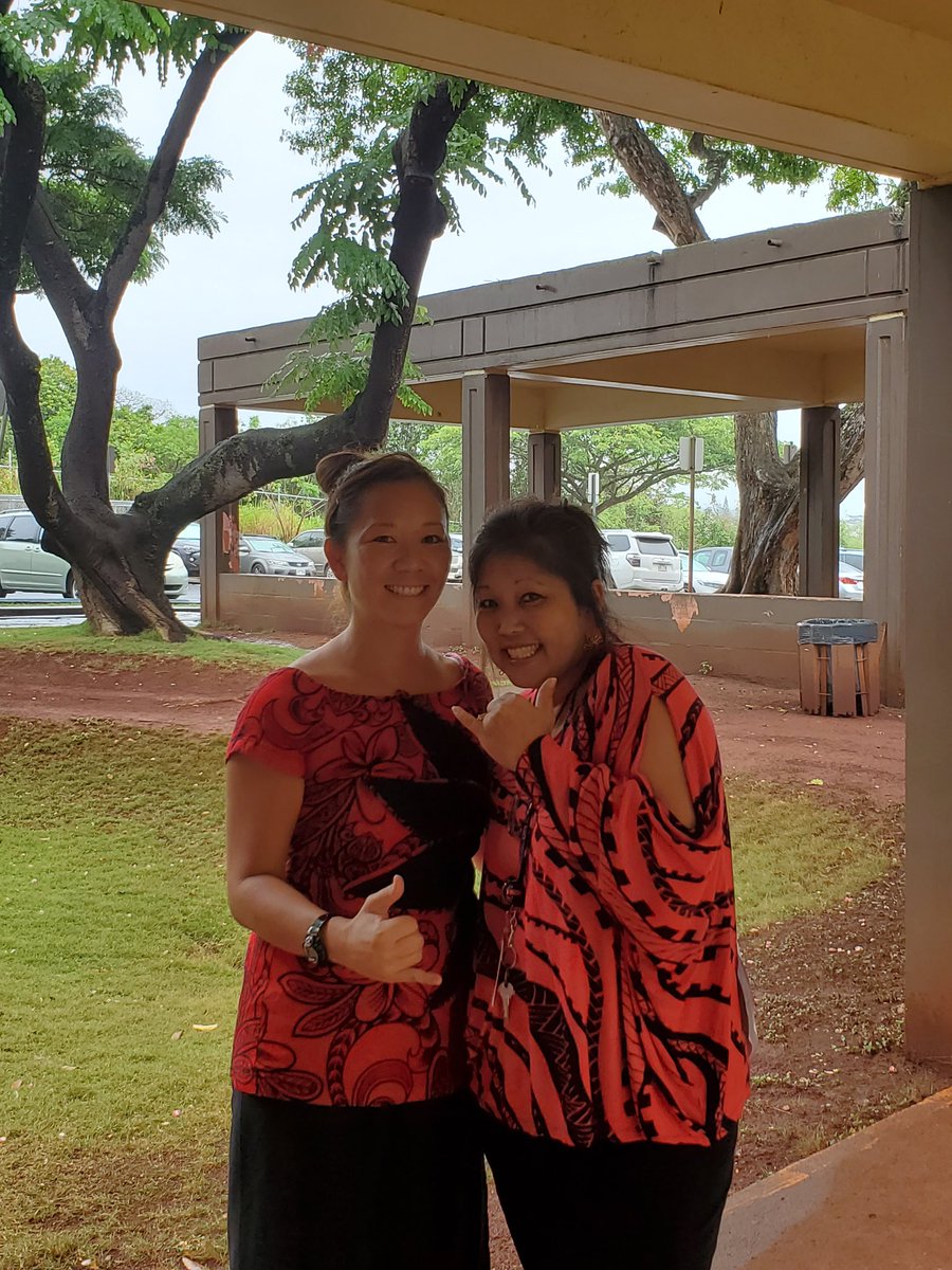 DaphneOkunaga's tweet photo. TY @LianeSataraka for letting me borrow this beautiful puletasi! It's so much fun dressing up for homecoming week! I love how @studentgovpchs ended the cheering competition by doing it as CHARGERS! Lol, made these guys come with me! Not even rain can damper our @HIDOE808 pride! https://t.co/usDbJYiOlQ