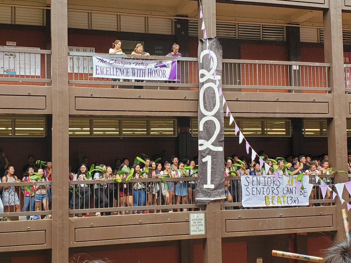 DaphneOkunaga's tweet photo. TY @LianeSataraka for letting me borrow this beautiful puletasi! It's so much fun dressing up for homecoming week! I love how @studentgovpchs ended the cheering competition by doing it as CHARGERS! Lol, made these guys come with me! Not even rain can damper our @HIDOE808 pride! https://t.co/usDbJYiOlQ