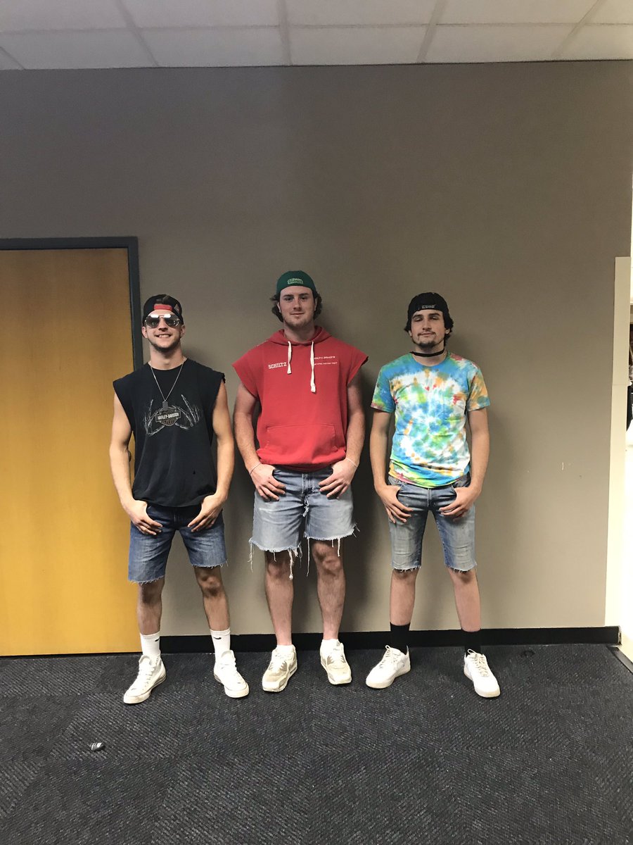 HuronStuCo's tweet photo. more pics !!! 🐯 #hurontigers #HHSGotTheBeat https://t.co/iC20GkwIe4