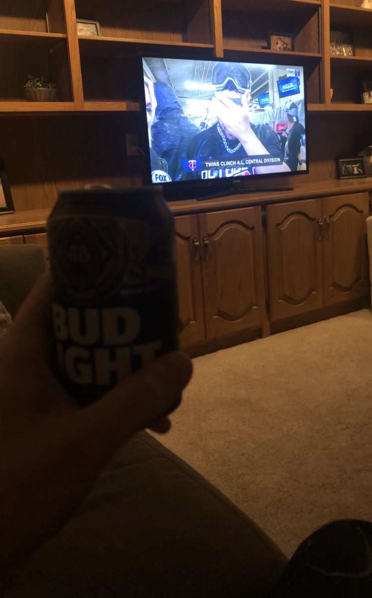 ccbacker's tweet image. Left-hand toast to the 2019 AL CENTRAL CHAMPS Minnesota @Twins!! @dbremer_pxp