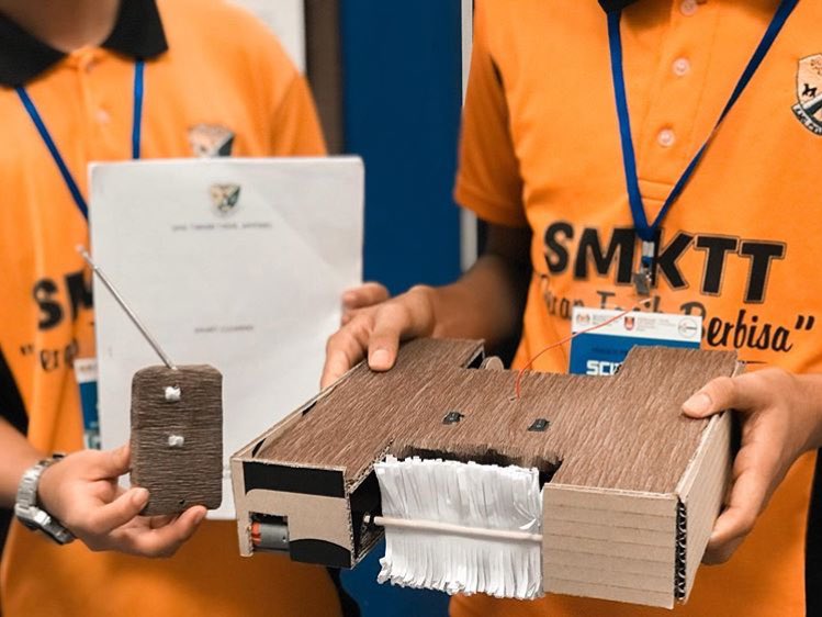 SCITECH2K18's tweet photo. LIVE UPDATE SCITECH 2019

26 September 2019
The event is about to end.
Today is the LAST DAY 🎉

REKACIPTA DAN INOVASI
STUDIO PJK

SMK TAMAN TASIK
Product : Smart Cleaning

#SCITECH2019
#seedsuitm
#facultyofeducation
#stem
#uitmpuncakalam https://t.co/PPXUSnmWdb