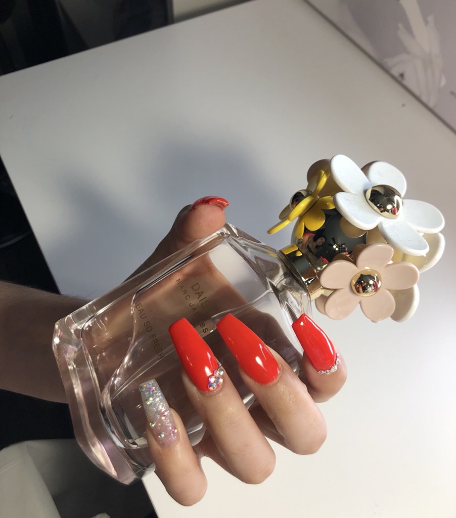 _robledoyuselyn's tweet photo. ❗️To all my #AZ girls ❗️Not only do I do makeup but I also started doing nails !  All my sets are starting at  $15/$20 rn ! 😘😘 #retweet To help a sister out ❤️❤️❤️ https://t.co/VOOwEckgck