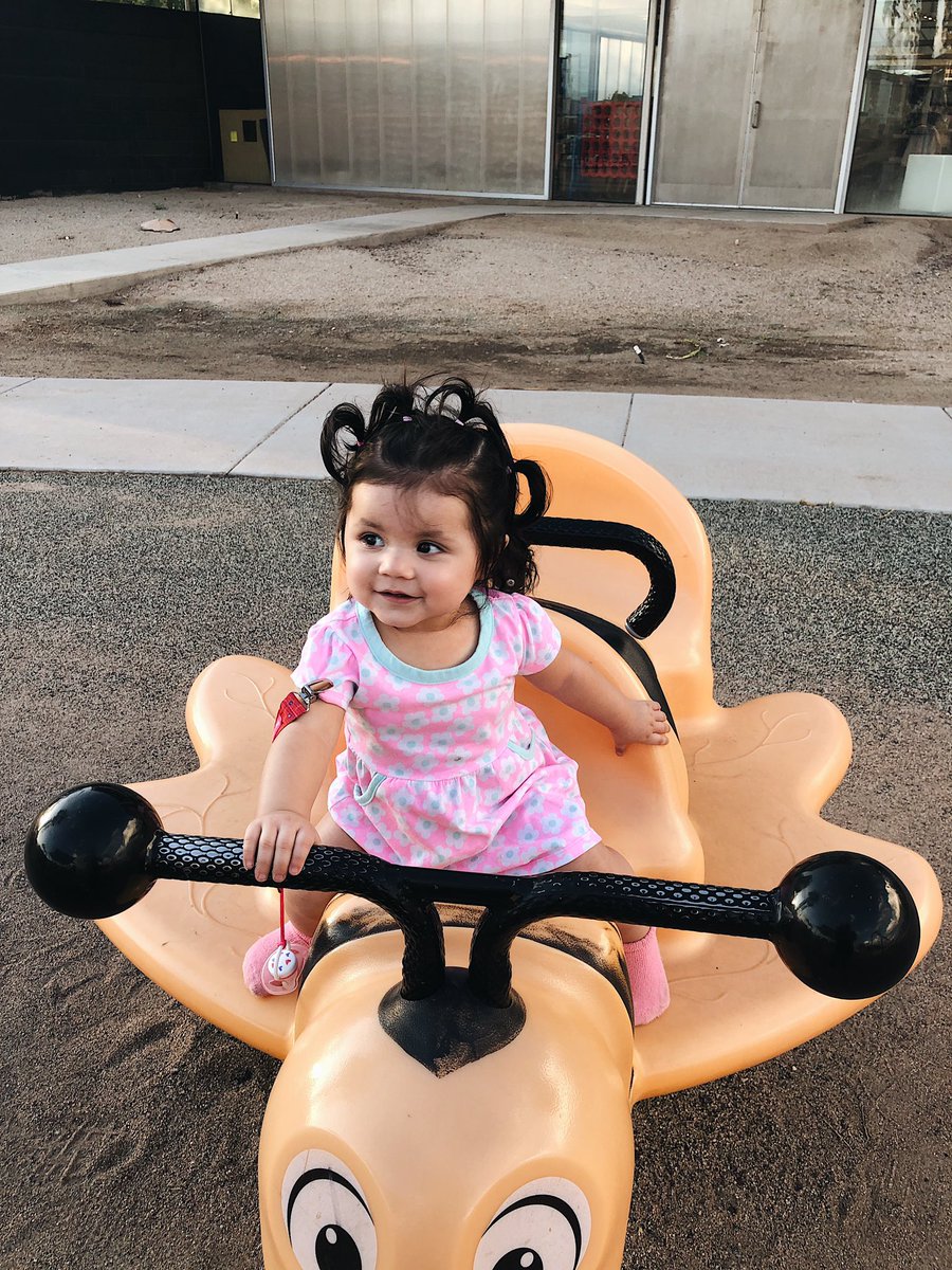 selenaestradaa's tweet photo. I heard it was national daughters day? My fat lady today🖤🖤🖤🖤 https://t.co/VzCMtkxgom