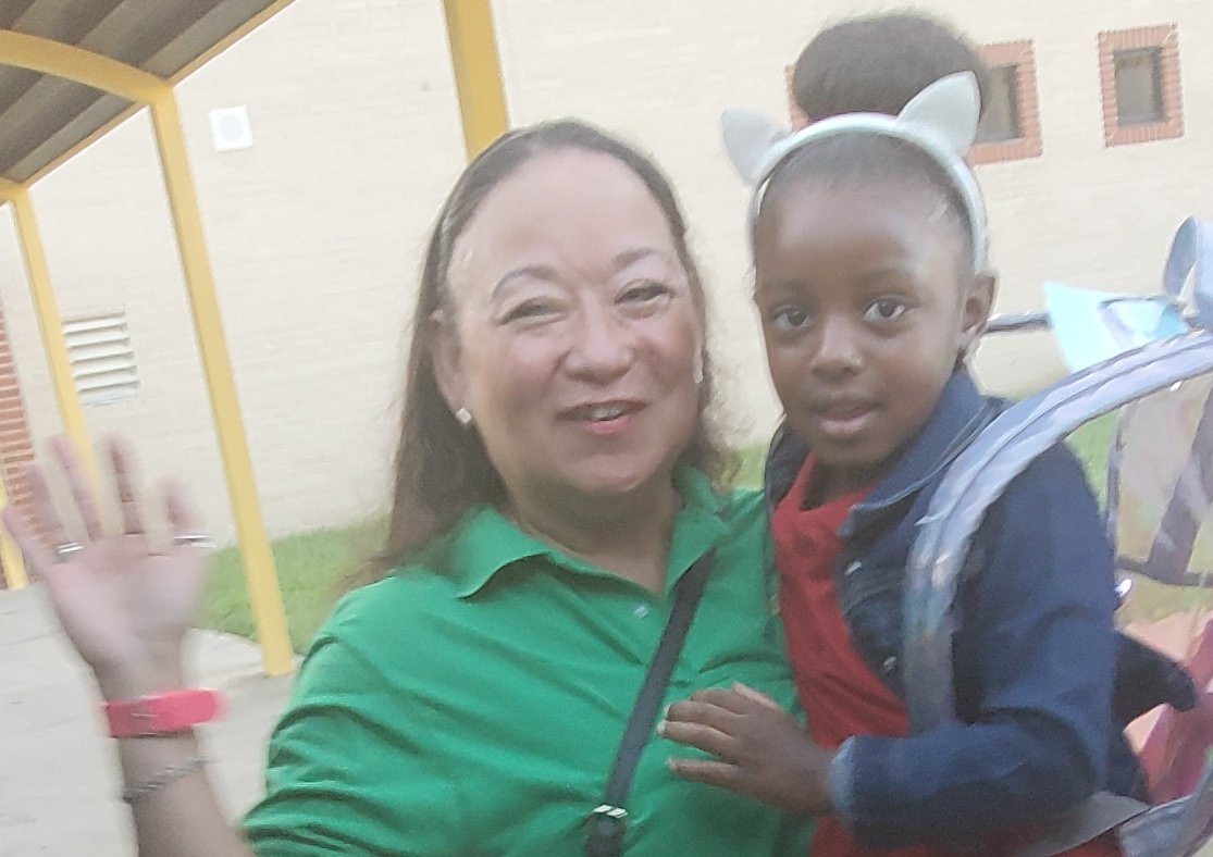 ACormierRuss's tweet photo. Thank you @ReeceAcademy for always being on time and efficient at your morning duty post! You ladies are always so pleasant offer smiles/hugs to ALL of the students in the mornings. Thank you! #goodworks #Thankful #WeAreAldine #8amsharp #ExcellenceInAldine @drgoffney @AldineISD https://t.co/xGk7yNo2Gz