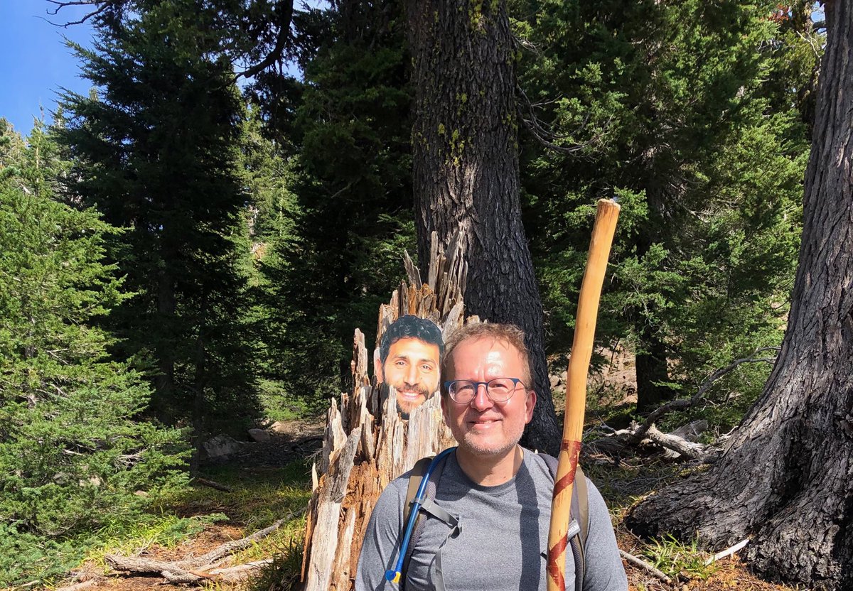 davidkatz47's tweet photo. #daimlerphotobomb #rctid #craterlake ⁦@NatlParkService⁩ ⁦@TimbersFC⁩ https://t.co/eeQIpCYwu7