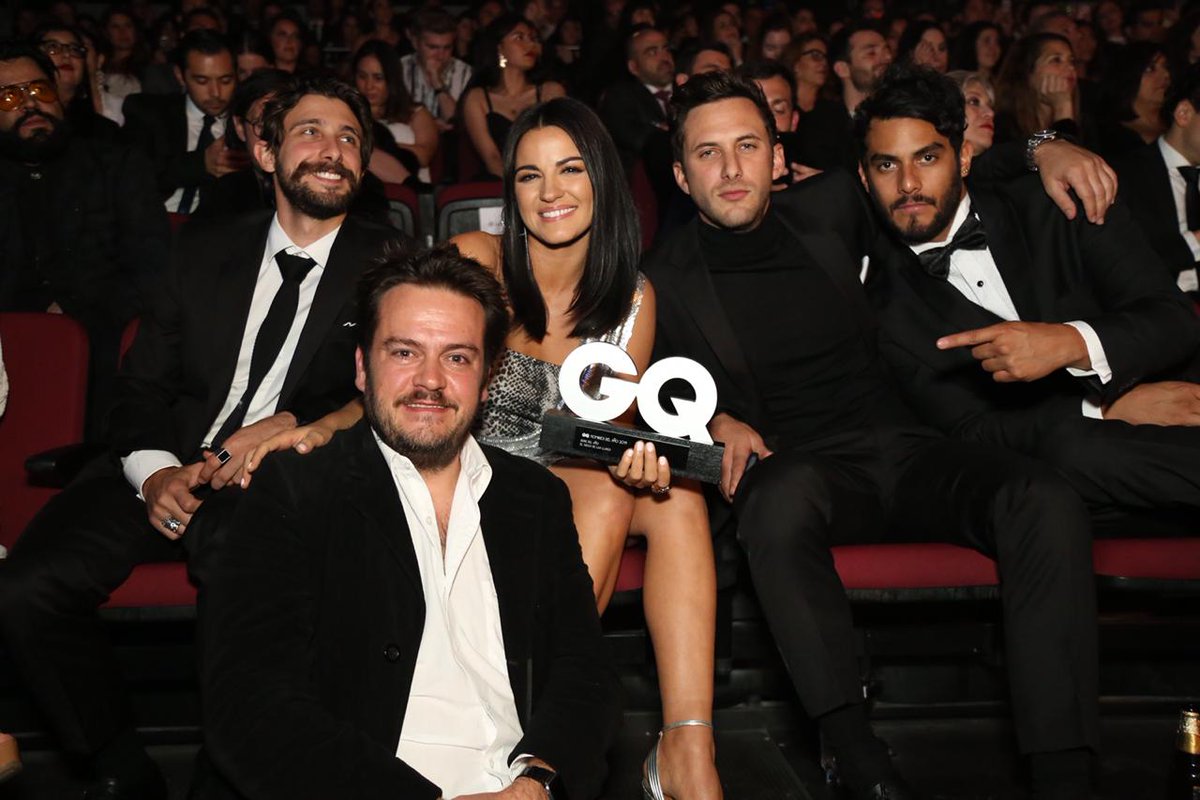 GQMexico's tweet photo. "Que haya mucho sexo para todos", dice @MaiteOficial en #HombresGQ al recibir premio por la serie del año @juegodelasllaves https://t.co/tcTHlbW6iJ  #MaitePerroni https://t.co/yHrD5NI1Le