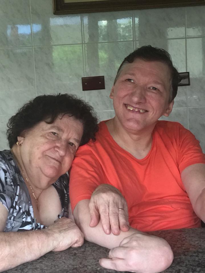 SillRabelo's tweet photo. ♥ #Aniversário 🎂 #RainhaMãe 🎂 da #NaçãoDanielense, @RADIOCIDADEJUN gostaríamos de pedir #Parabéns pra #MariaAparecida, muitos 💋💋, e pedir q  toquem @cantordaniel #TeAmoCadaVezMais e td esse carinho vai em nome das associadas do @FCMachucaEu e #FCQueDureParaSempreDaniel ♥🎂 https://t.co/FRPjXIOVVx