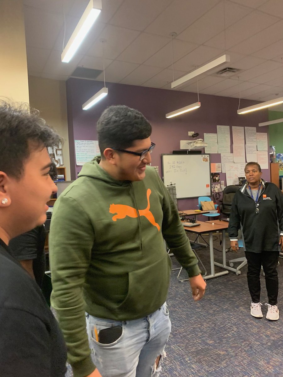 AcademyHH's tweet photo. Record breaking.........we had a total of 8 students graduate in one day. Congratulations to these lovely students. Two are not pictured. #classof2019 @Crcarter422 @SYF_CEO @simon_youth @BillyFellman @MNPSSoutheast @AcadOldCockrill @AcadOpryMills https://t.co/OESYebtUv7