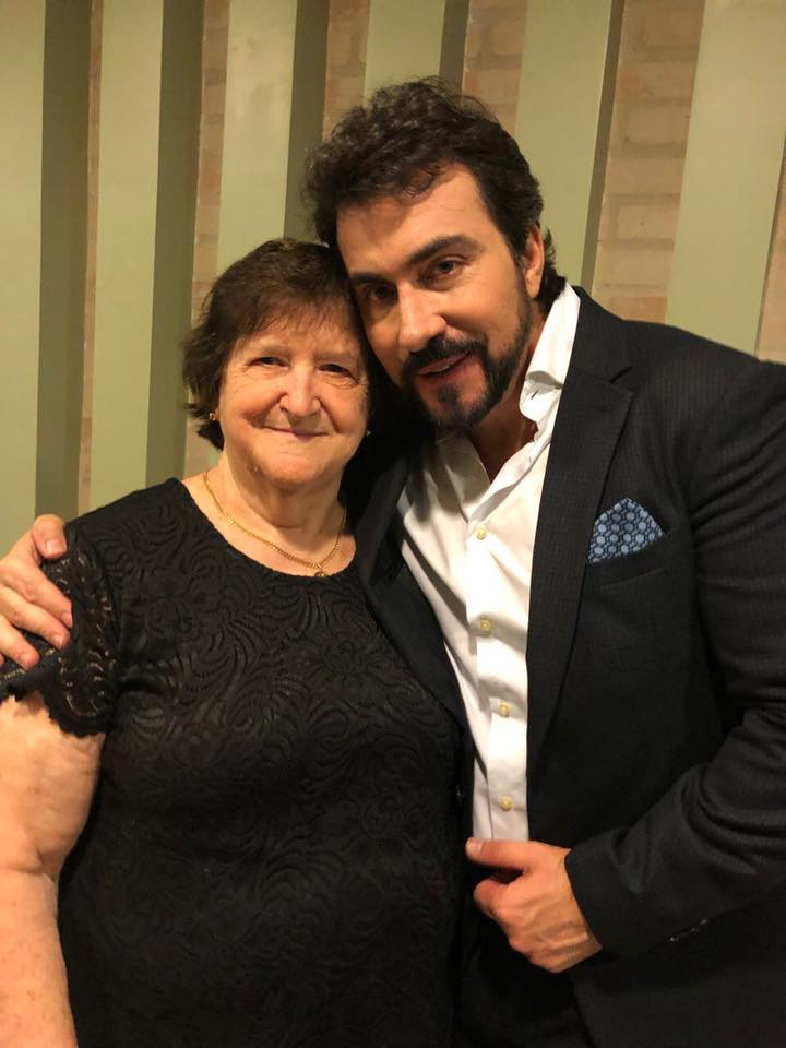 SillRabelo's tweet photo. ♥ #Aniversário 🎂 #RainhaMãe 🎂 da #NaçãoDanielense, @Vanguarda949 gostaríamos de pedir #Parabéns pra #MariaAparecida, muitos 💋💋, e pedir q  toquem @cantordaniel #TeAmoCadaVezMais e td esse carinho vai em nome das associadas do @FCMachucaEu e #FCQueDureParaSempreDaniel ♥🎂 https://t.co/QRo0BhXc2g