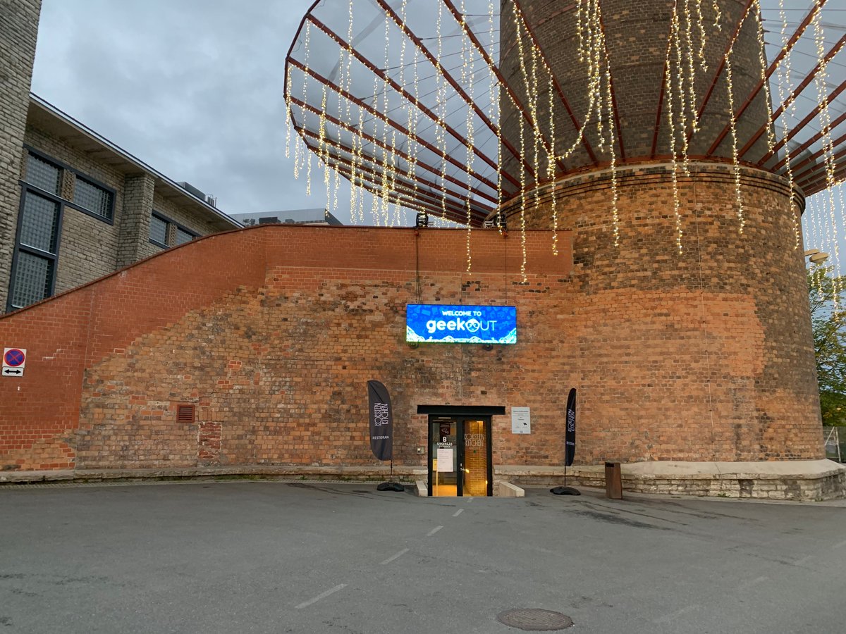 Ready...set...let's do this! 🙌
NB! Entrance is via chimney.