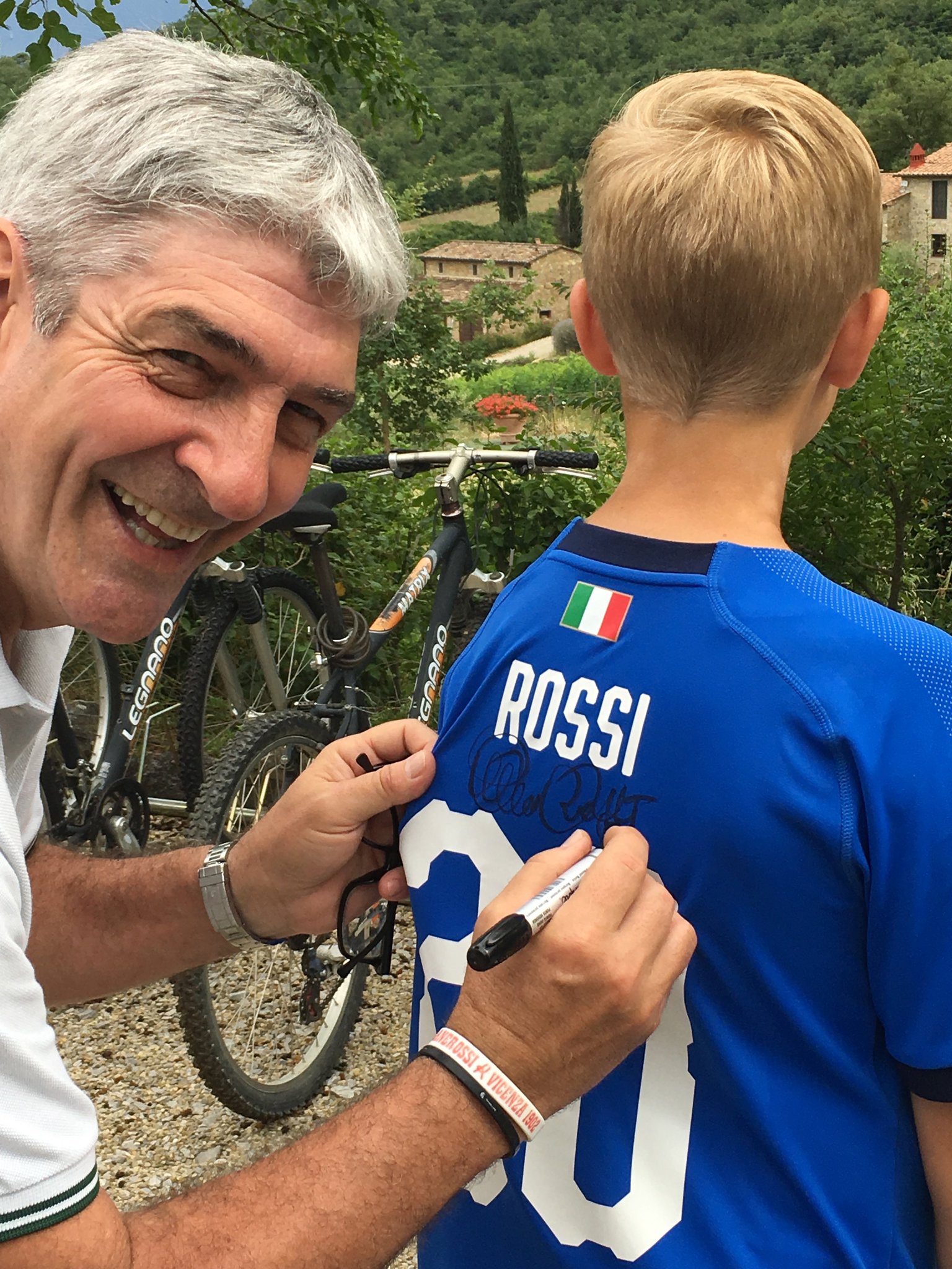 Happy Birthday - buon compleanno, legend Paolo Rossi!
A true pleasure to meet you. 