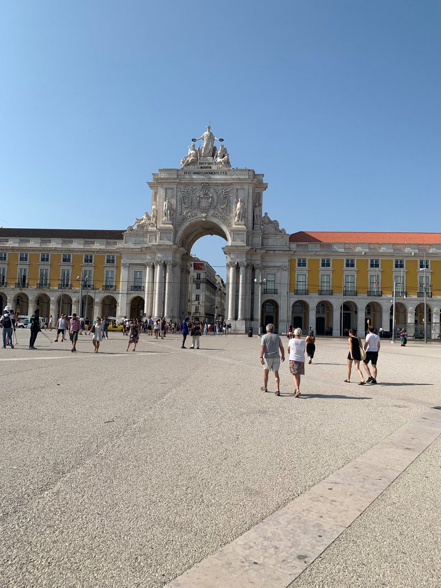 MedevacFlights's tweet photo. Our medical team was lucky enough to have a bit of spare time in Portugal during a recent commercial repatriation. They took advantage of this by sightseeing and tasting the local culinary delights! https://t.co/10IvDn6bg1