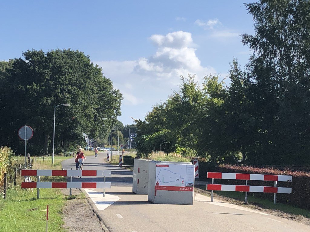 Evaluatie op later tijdstip NUNSPEET Pas een half jaar nadat de reconstructie van de Oenenburgweg in Nunspeet is afgesloten wil wethouder Marije Storteboom de afsluiting van de Oosteinderweg evalueren.... twib.in/l/yM6bkMdz657E