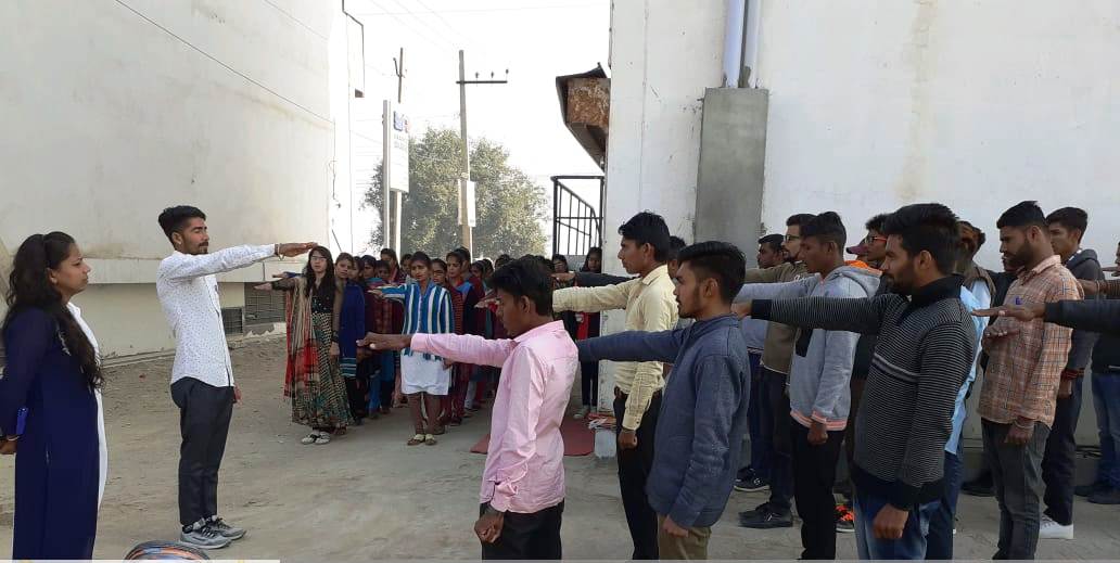 When you start each day with a grateful heart Light illuminates from within...
#Morning_Assembly
#ddu_gky #RSLDC #Rajasthan #Hanumangarh 
#Skilldevelopment